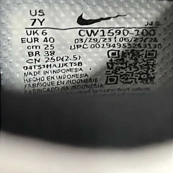 🔥🔥 NIKE DUNK LOW “PANDA” Retro Sneaker Shoes Big Kids Sz 7Y - EXCELLENT Dunks