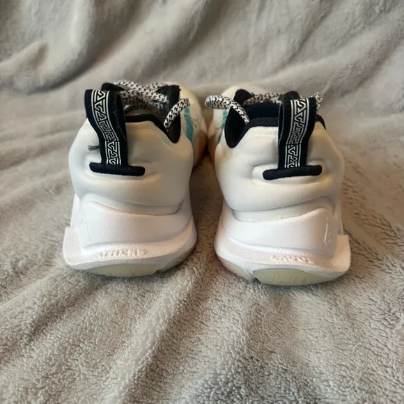 Nike Giannis Immortality Force Field Men’s Athletic Shoes Size 7.5