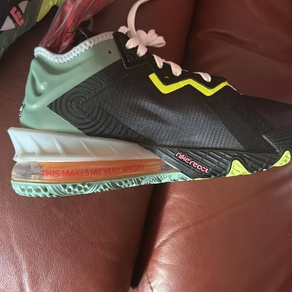 Nike LeBron XVIII Low MARVIN VS BUGS
