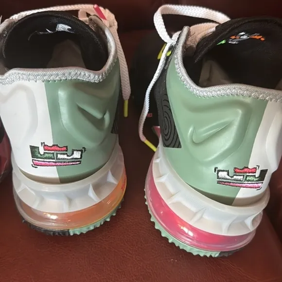 Nike LeBron XVIII Low MARVIN VS BUGS