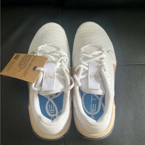 NIKE Metcon 9 Training Shoes women’s White Gold Sanddrift Weightlifting