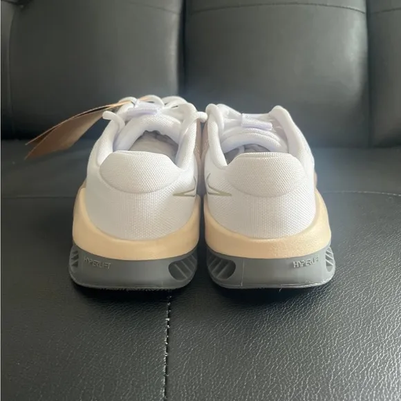 NIKE Metcon 9 Training Shoes women’s White Gold Sanddrift Weightlifting