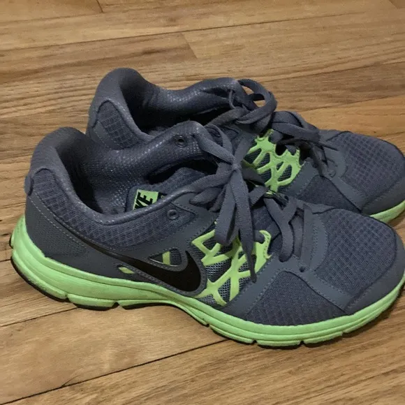 Nike relentless 2 running shoes men 9.5 athletic shoes