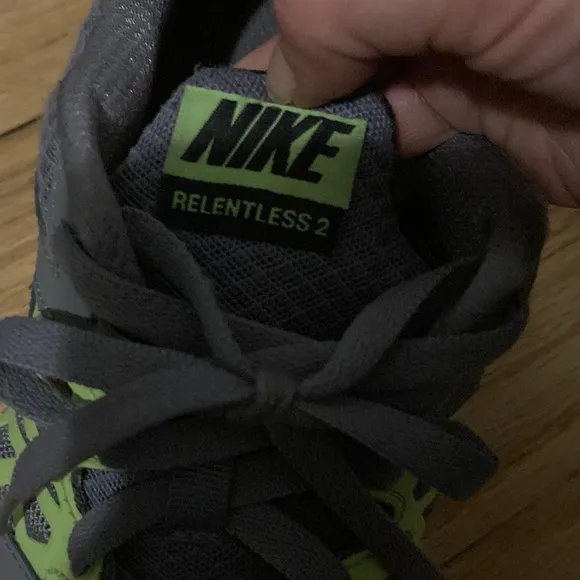 Nike relentless 2 running shoes men 9.5 athletic shoes