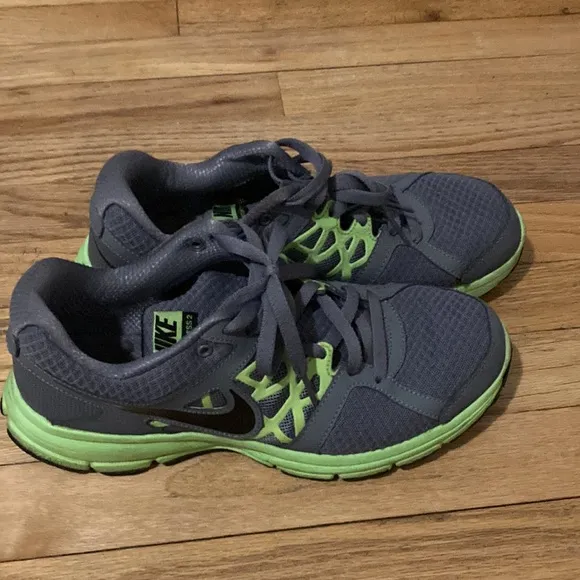 Nike relentless 2 running shoes men 9.5 athletic shoes