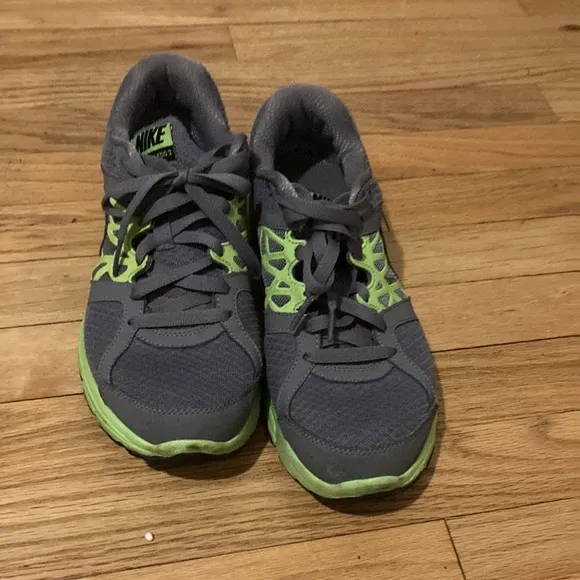 Nike relentless 2 running shoes men 9.5 athletic shoes