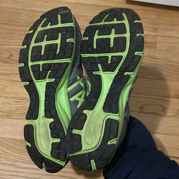 Nike relentless 2 running shoes men 9.5 athletic shoes