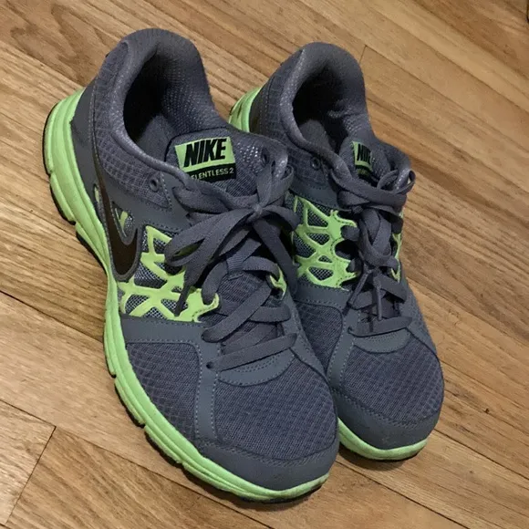 Nike relentless 2 running shoes men 9.5 athletic shoes