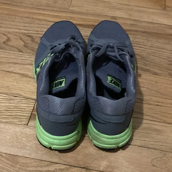 Nike relentless 2 running shoes men 9.5 athletic shoes
