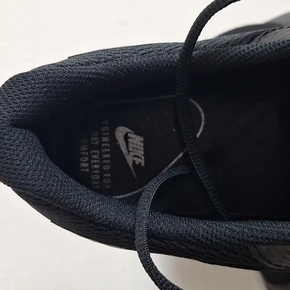 Nike Tanjun Men's Black Running Shoes Sz 11