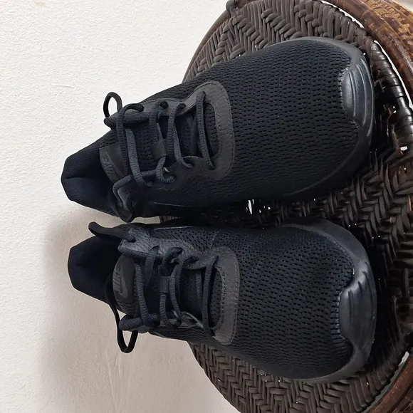 Nike Tanjun Men's Black Running Shoes Sz 11