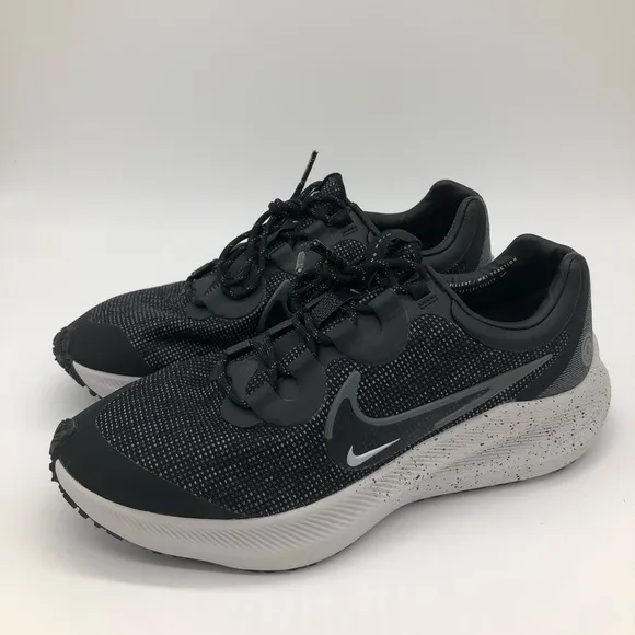 Nike used Zoom Winflow size 9.5 Shield DC3727-001 Men's Sneakers Shoes