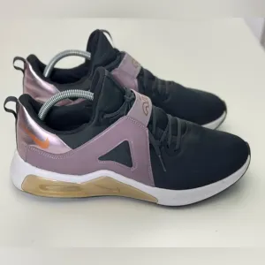 Nike Women's Black and Pink Athletic Shoes