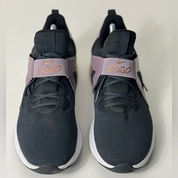 Nike Women's Black and Pink Athletic Shoes