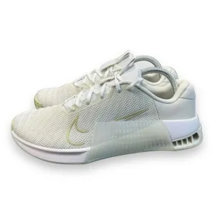 Nike Womens Sz 8.5 Metcon 9 PRM Sea Glass/Gold Star Basketball FJ1571 001