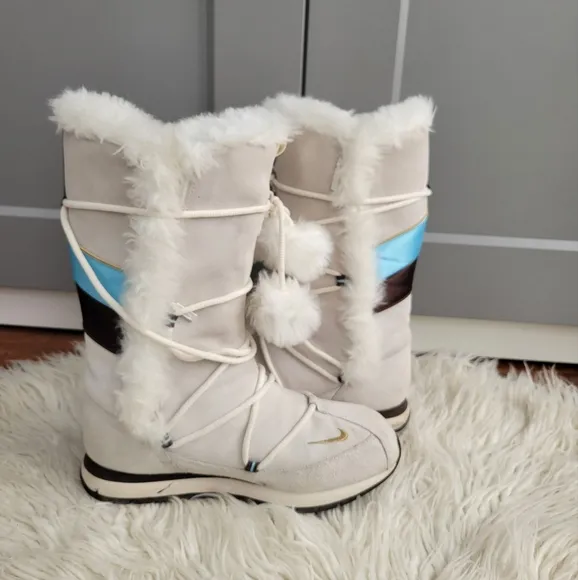 Nike Women's White Winter Boots