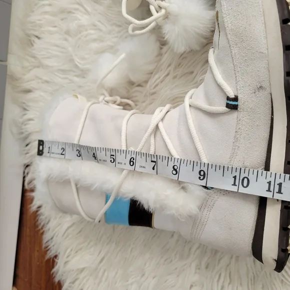 Nike Women's White Winter Boots