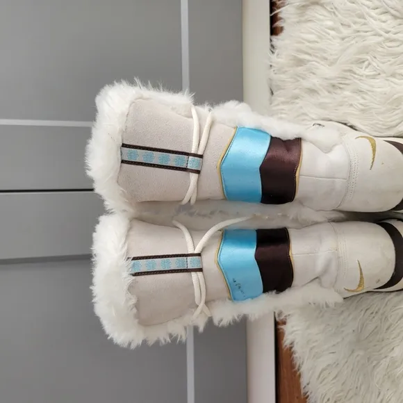 Nike Women's White Winter Boots