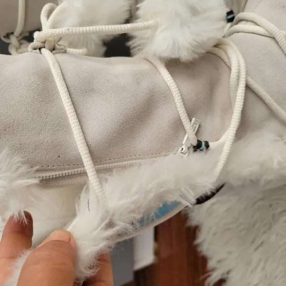Nike Women's White Winter Boots