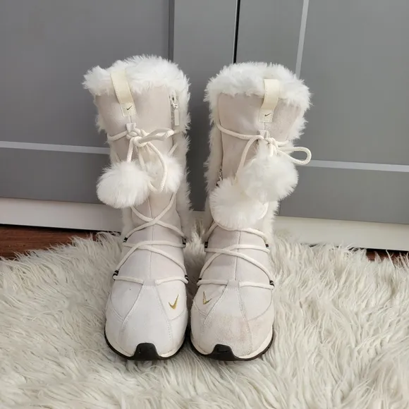 Nike Women's White Winter Boots