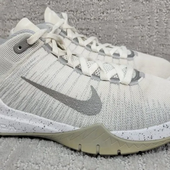 Nike Zoom Ascention Air Mag Fly Knit Youth's Size 5Y Silver White Athletic Shoes