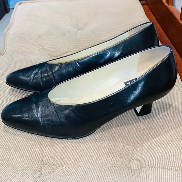 Nine West Black Leather Pumps.