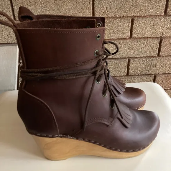 No. 6 Deep Malbec Lace up W/Kiltie Clog Boots Women’s Size 8 Beautiful!
