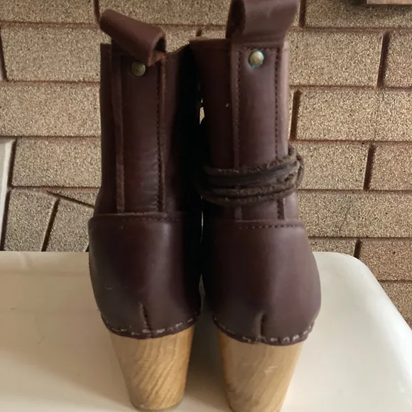 No. 6 Deep Malbec Lace up W/Kiltie Clog Boots Women’s Size 8 Beautiful!