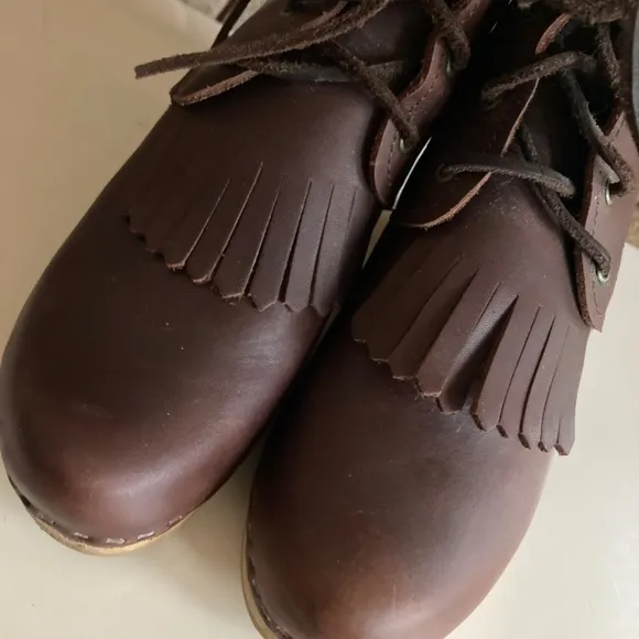 No. 6 Deep Malbec Lace up W/Kiltie Clog Boots Women’s Size 8 Beautiful!