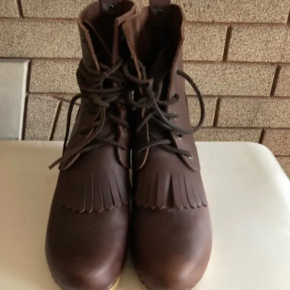 No. 6 Deep Malbec Lace up W/Kiltie Clog Boots Women’s Size 8 Beautiful!