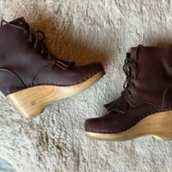 No. 6 Deep Malbec Lace up W/Kiltie Clog Boots Women’s Size 8 Beautiful!