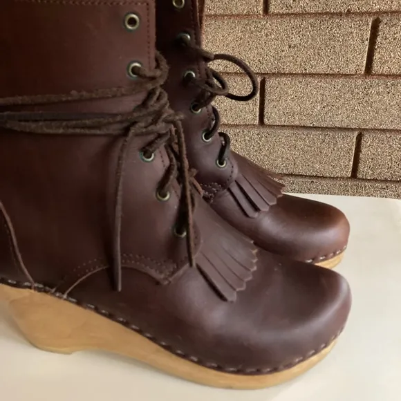 No. 6 Deep Malbec Lace up W/Kiltie Clog Boots Women’s Size 8 Beautiful!