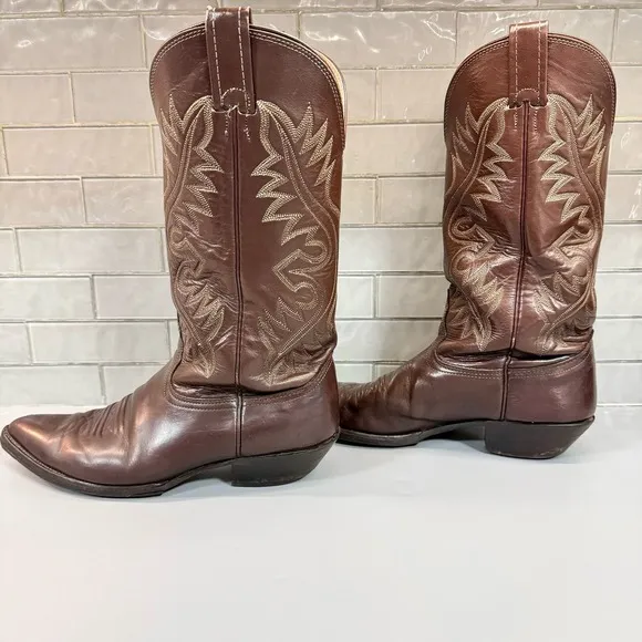 Nocona Men’s Brown Leather Cowboy Boots size 9 D Needle Toe Made in the USA