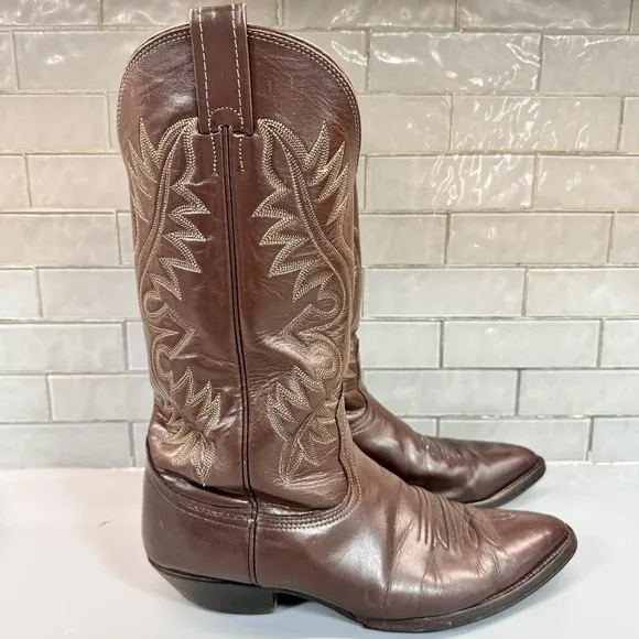 Nocona Men’s Brown Leather Cowboy Boots size 9 D Needle Toe Made in the USA