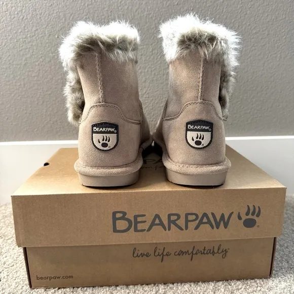 NWB Bearpaw Helaina women’s short boots size 8