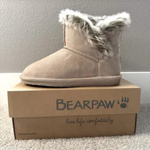 NWB Bearpaw Helaina women’s short boots size 8