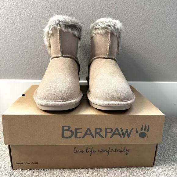 NWB Bearpaw Helaina women’s short boots size 8