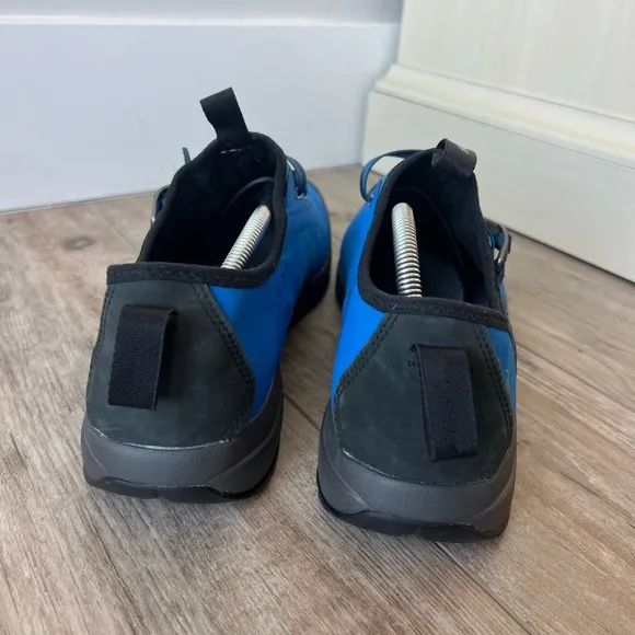 NWOB Arc’teryx Arakys Approach Trekking Hiking Climbing Sneaker Shoes