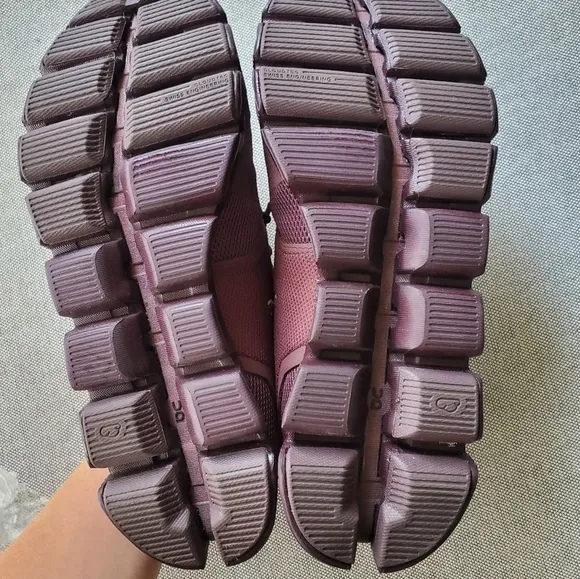 NWOB On Cloud Monochrome Grape Running Shoes 6.5