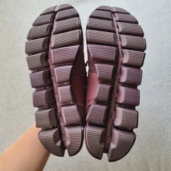 NWOB On Cloud Monochrome Grape Running Shoes 6.5