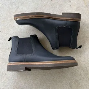 NWOB Clarks BushAcre Chelsea Black Boots Men’s Size 10