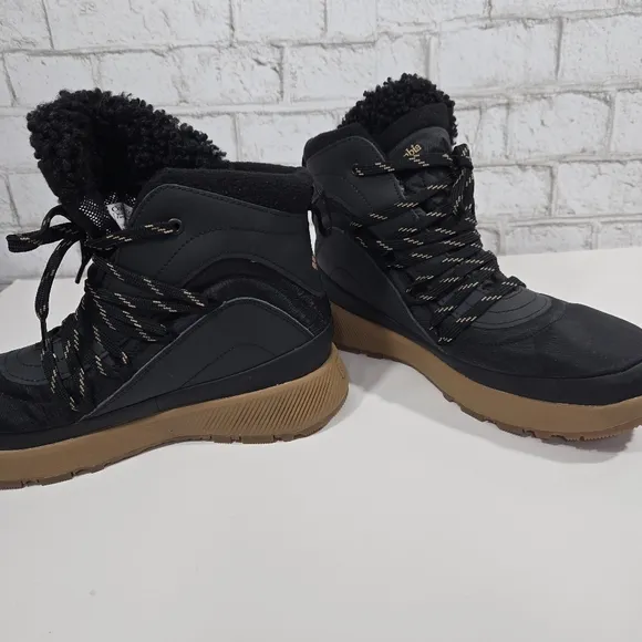 NWOT Columbia Women's Red Hills Omni-Heat Snow Boots