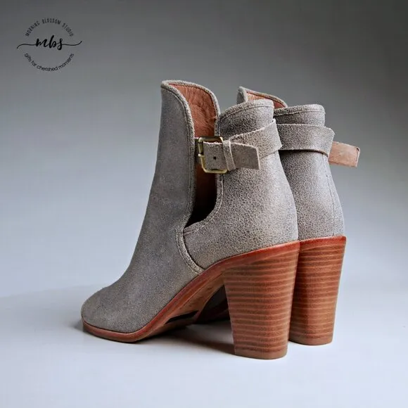 NWOT Donald J. Pliner Kara Ankle Boots Tan Gold Women 8.5