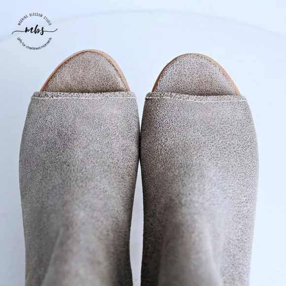 NWOT Donald J. Pliner Kara Ankle Boots Tan Gold Women 8.5