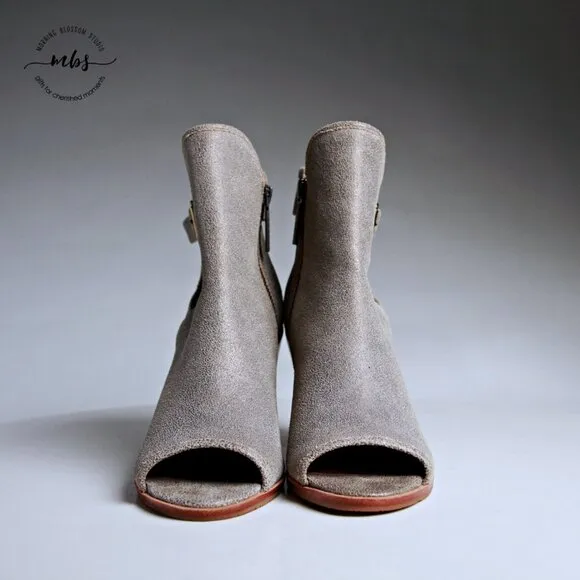 NWOT Donald J. Pliner Kara Ankle Boots Tan Gold Women 8.5