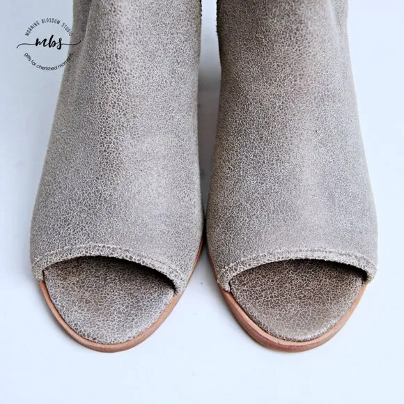 NWOT Donald J. Pliner Kara Ankle Boots Tan Gold Women 8.5