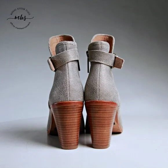 NWOT Donald J. Pliner Kara Ankle Boots Tan Gold Women 8.5