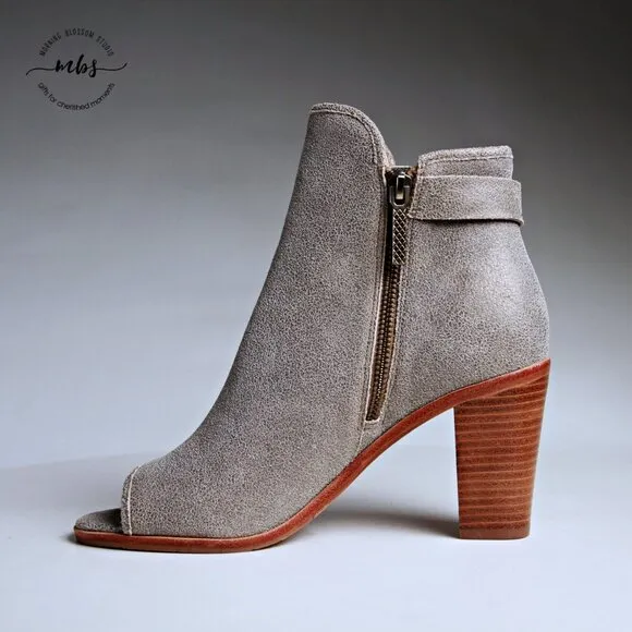 NWOT Donald J. Pliner Kara Ankle Boots Tan Gold Women 8.5