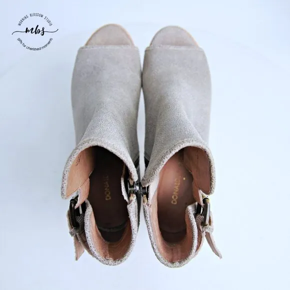 NWOT Donald J. Pliner Kara Ankle Boots Tan Gold Women 8.5
