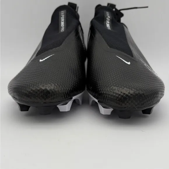 NWOT Men's Size 12 Black And White Nike Vapor Edge Pro 360 WD Football Cleats